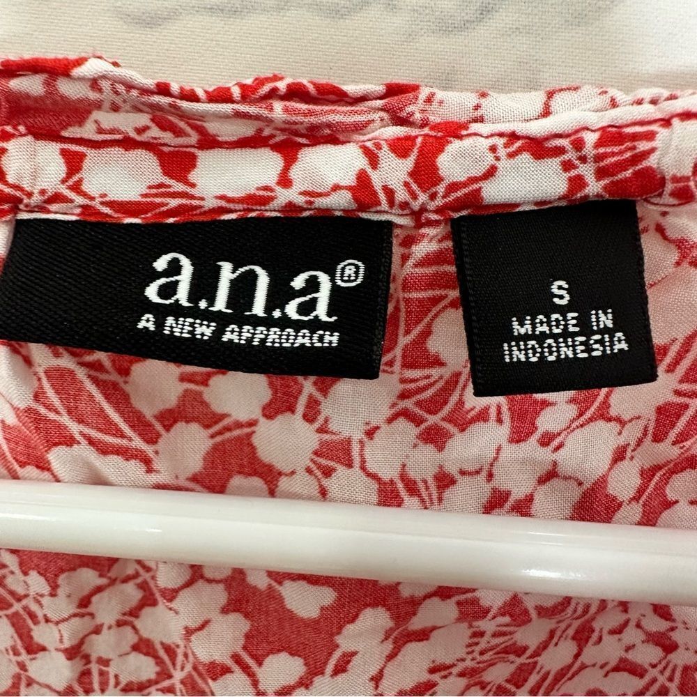 Ana small red top‎ - Picture 5 of 5